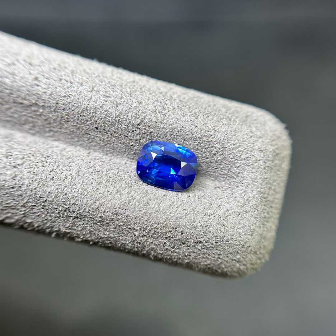 天然斯里兰卡 蓝宝石 sapphire   节庆礼品 珠宝 纪念日首饰