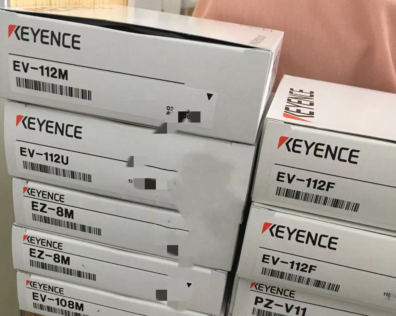 基恩士KEYENCE接近开关传感器EV-118UC全新原包装实物拍摄