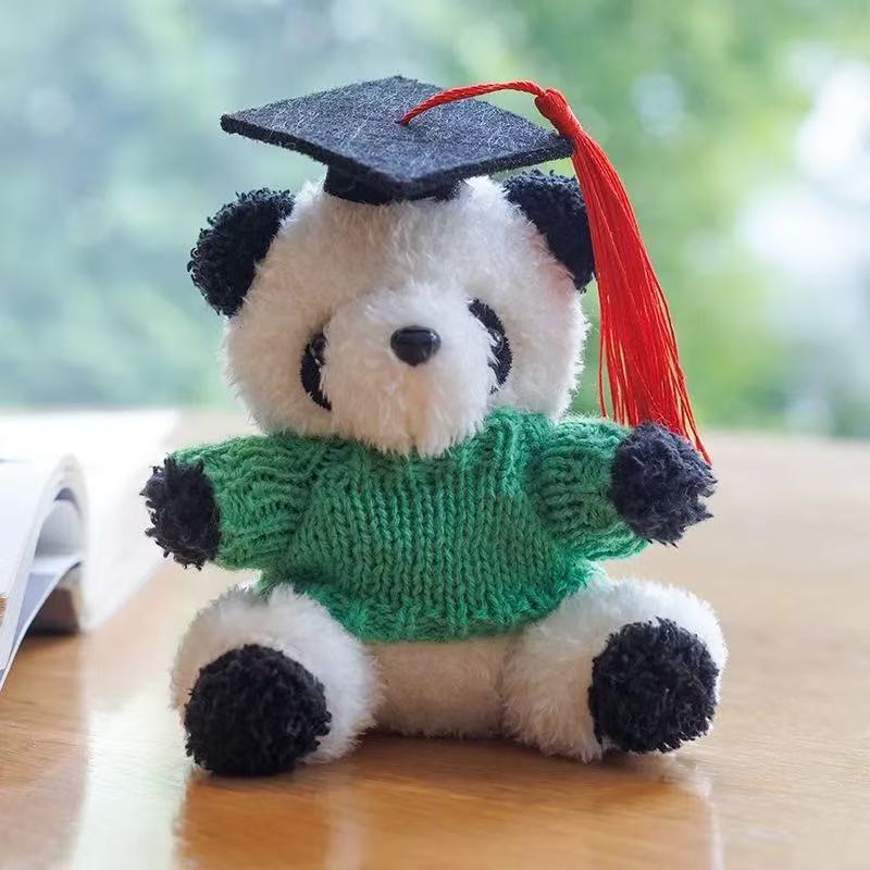 Cute panda gigante muñeca colgante logotipo impreso regalo de graduación sombrero médico panda muñeca evento regalo de promoción