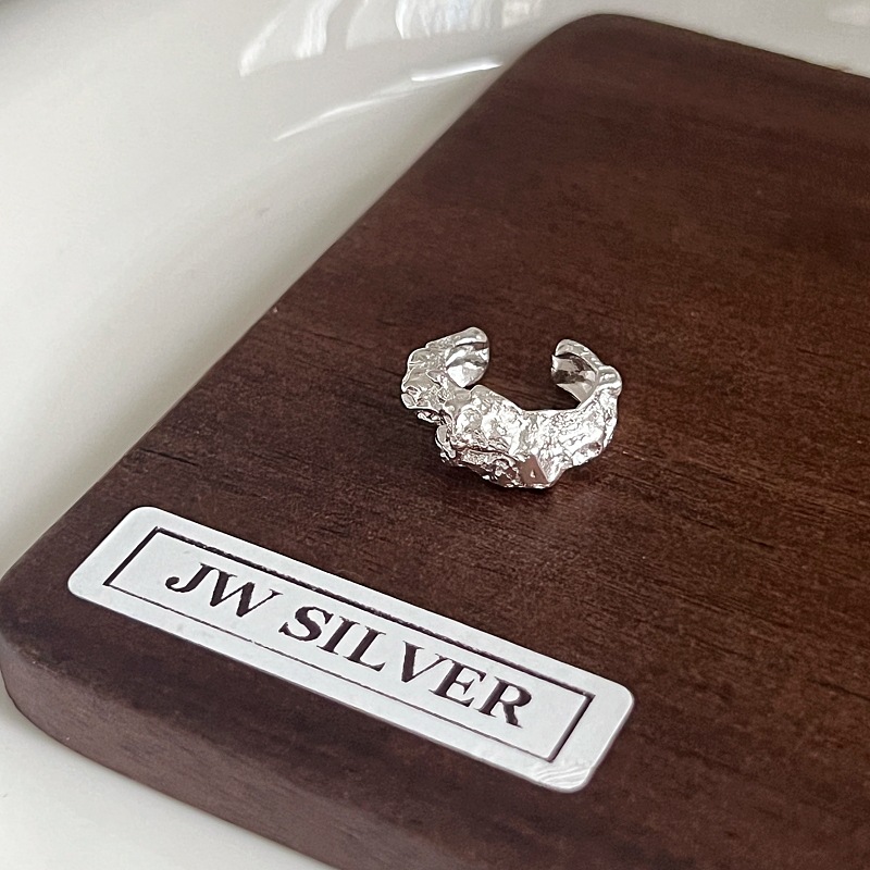 Pendientes de aguja de plata 925 con patrón de papel de aluminio, pendientes simples y exquisitos, de alta gama, pendientes irregulares, lujo ligero, nuevos pendientes de verano