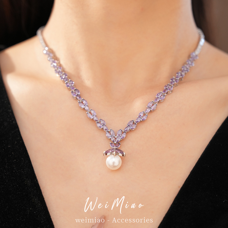 Collar de perlas de piedra de diamante ligero de lujo nicho de alta calidad cadena de collar temperamento de moda universal conjunto de joyería