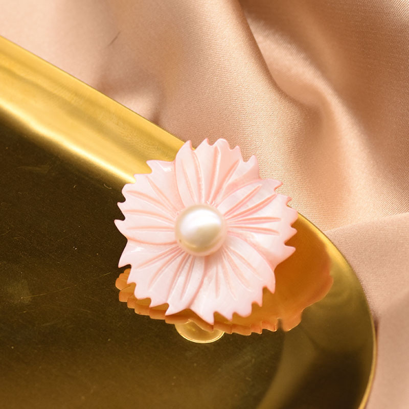 XlentAg natural perla de agua dulce Shell flor lindo broche anti-exposición temperamento femenino todo-fósforo pin original