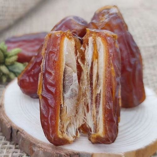 Iranian Black Dates & Medjool Dates, Dried 250g | UAE Dates | Desert Bread with Dates | Soft, Chewy, and Sweetly Delicious Black Dates