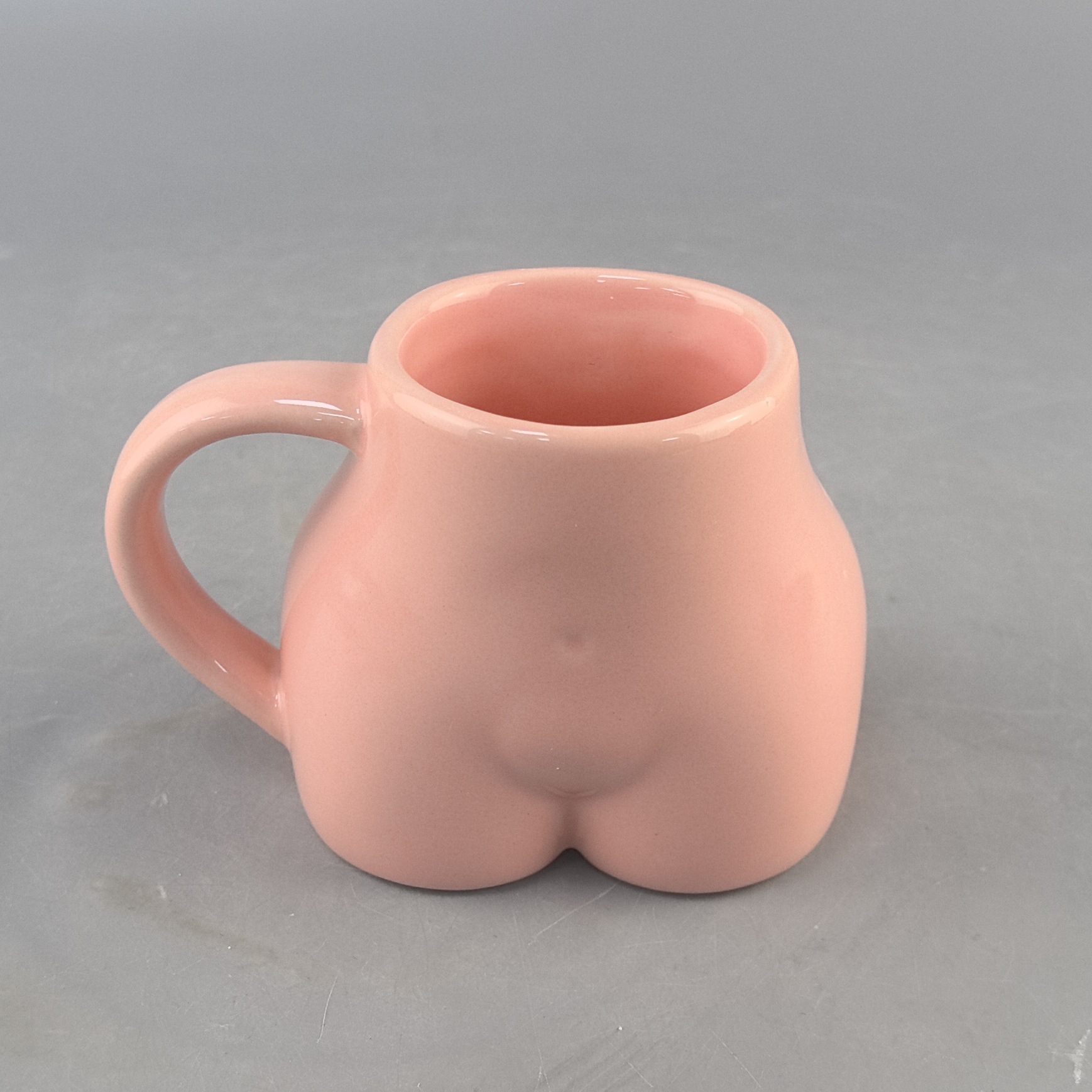 Creativo transfronterizo pequeño libro rojo estilo caliente ins pecho creativo personalidad divertida taza de café arte corporal taza de agua de cerámica