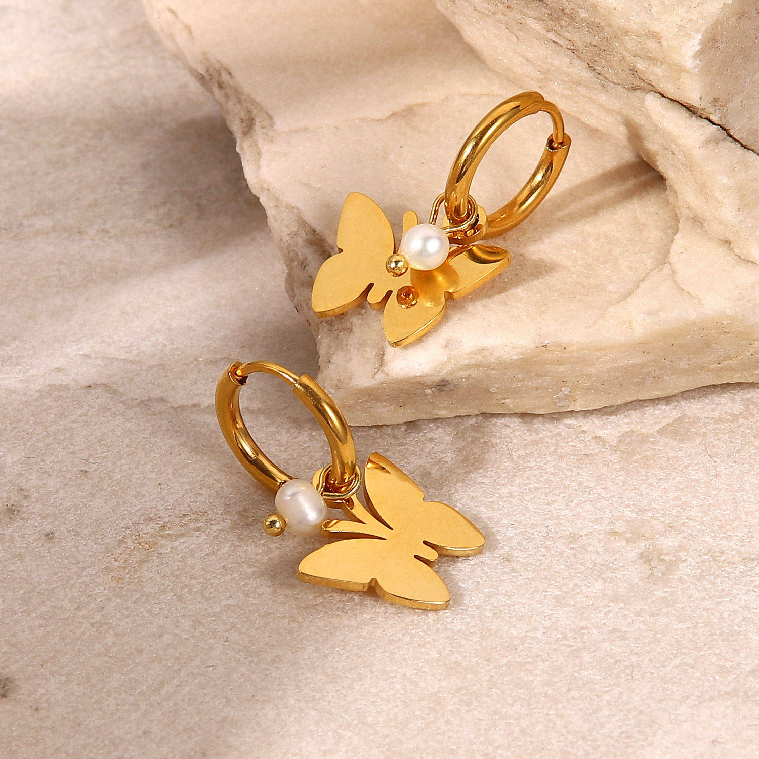 Nuevo Estilo 18k Chapado En Oro Suave Mariposa Perla Colgante Pendientes De Acero Inoxidable display picture 3