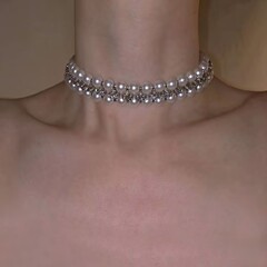 欧米のダイヤモンドの二重真珠のビーズのネックレスの女性の軽豪華なファッションの爆発金の高級感のドレスの鎖のチェーンの潮