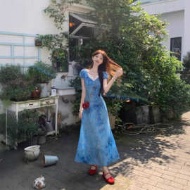 法式碎花气质连衣裙女夏季云南旅游穿搭女装独特漂亮掐腰度假长裙
