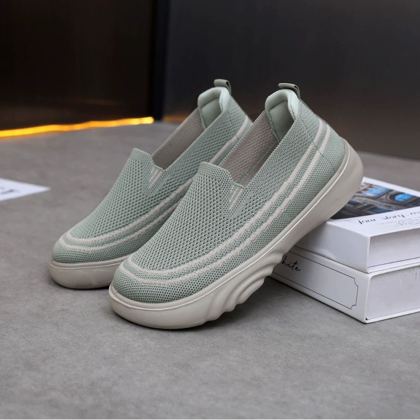 2024 Весна и Осень старый Пекин Новая женская обувь модная повседневная мама обувь легкая и толстая подошва нескользящая удобная обувь