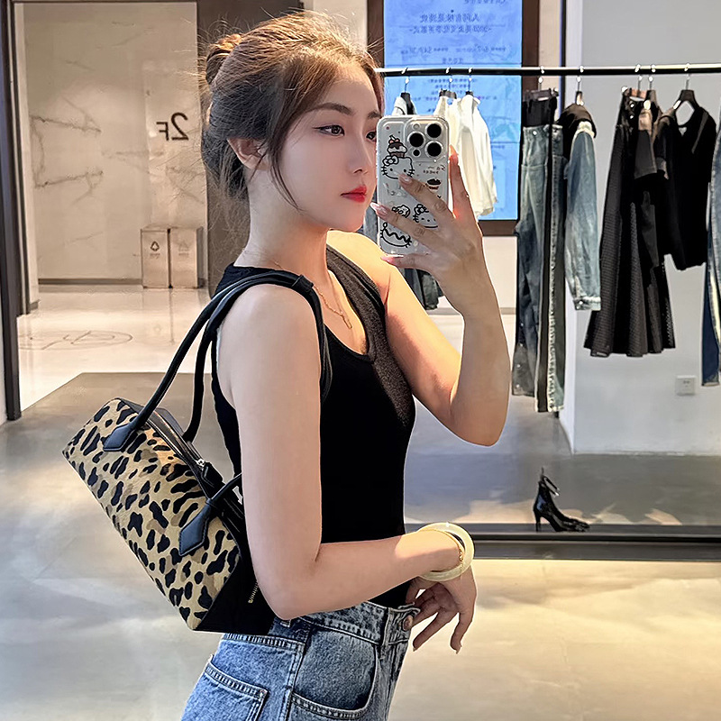 Fashionable Women's Leopard Print Baguette Bag, Niche Retro Underarm Shoulder Bag, High-End Spotted Long Bag