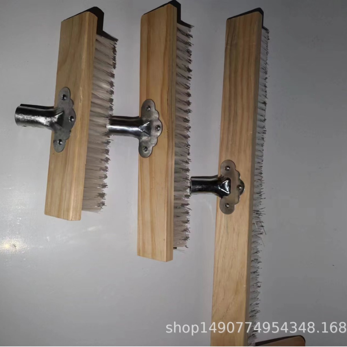 제조 업체 도매 60cm 나무 바닥 확장 나일론 바닥 브러시 나무 손잡이 단단한 와이어 바닥 브러시 막대가있는 단단한 강모 브러시