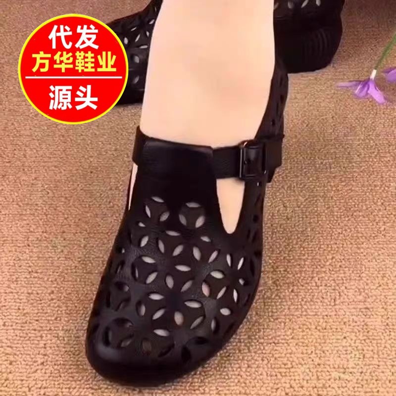 2026 verano nuevo hueco flor de moda versátil tacones gruesos resistentes al desgaste cómodos agujeros súper suaves sandalias de tacones altos
