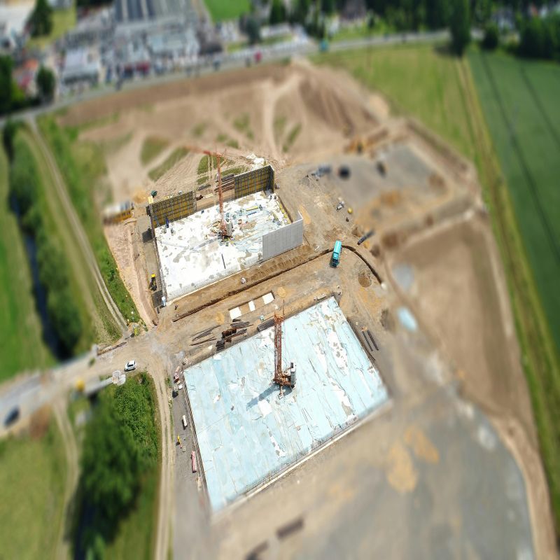 天冬聚脲胶粘剂树脂，等表干之后，再涂装下一层。