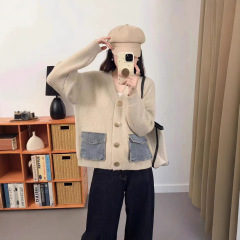 2025春の新型vネックはデニムのポケットのデザイン感のセーターのコートをつなぎ合わせます。