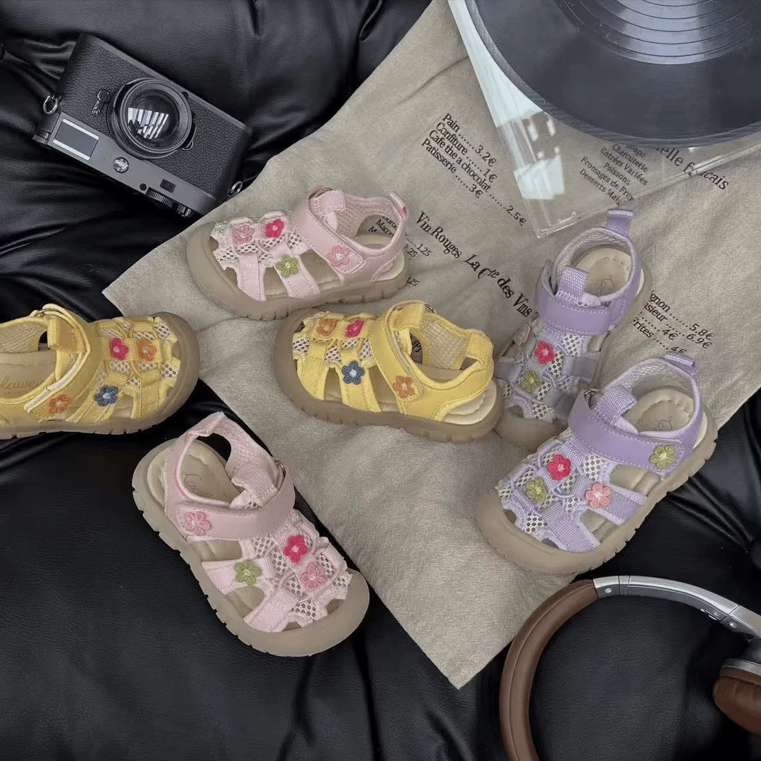 Детские спортивные сандалии Baotou 2025 Лето Новые девичьи сандалии в стиле принцессы с перфорацией для прогулок на речке Милые и универсальные