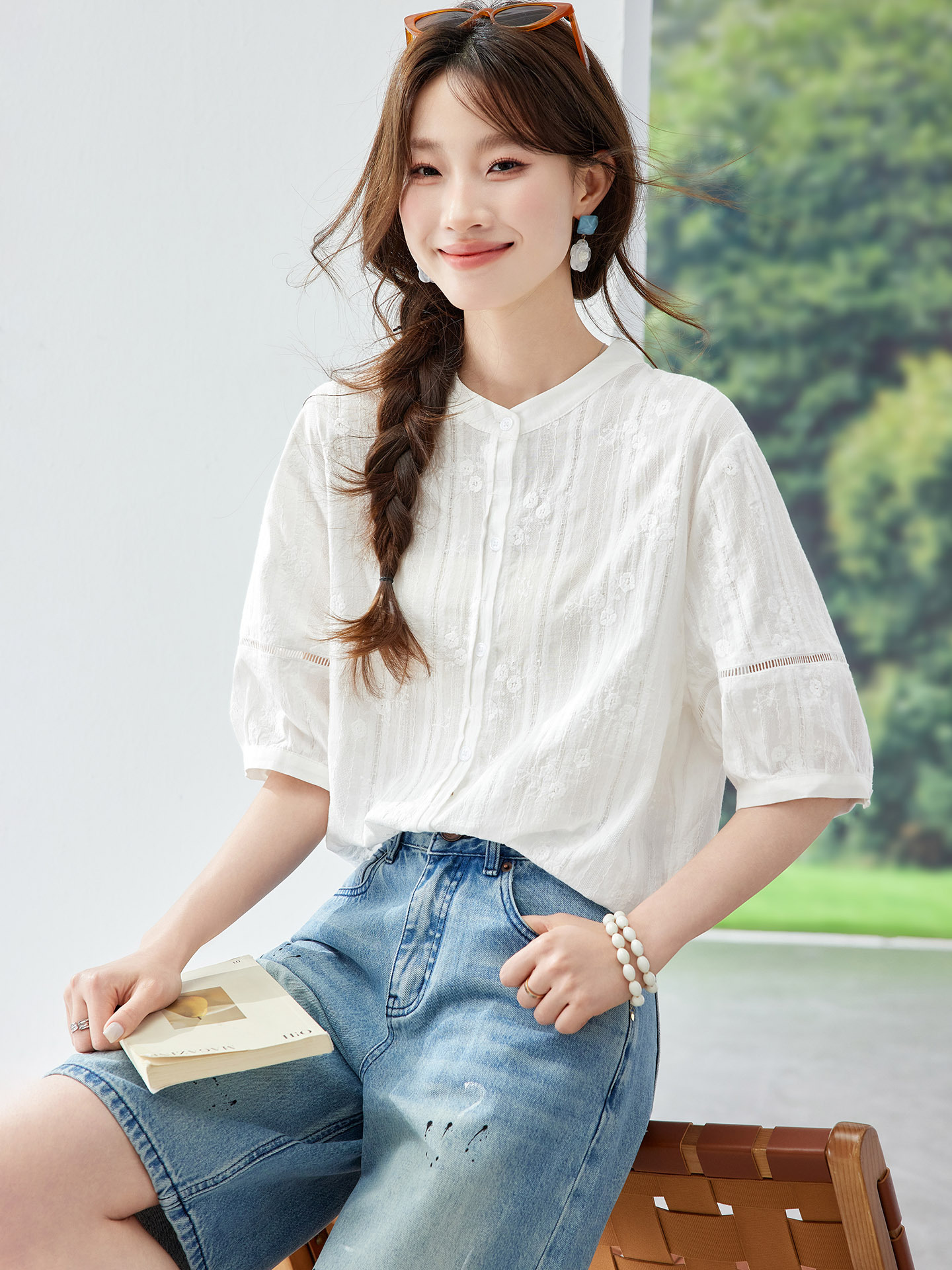 Artistic and Fresh Style Pure Cotton Embroidered Shirt for Women, New Summer Model with Round Neck and Three-Quarter Sleeves, Simple White Blouse, Base Shirt