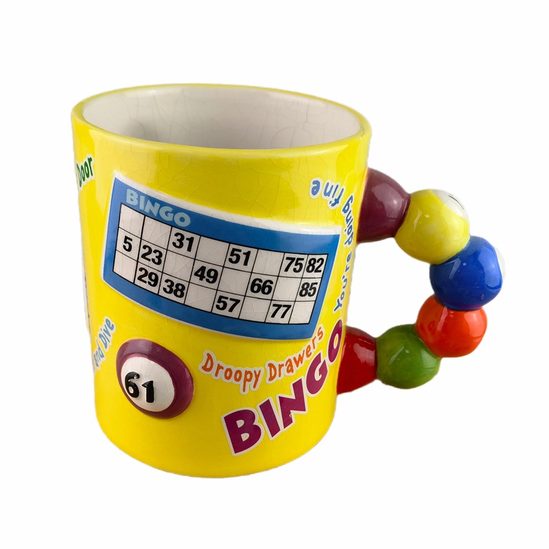 Taza publicitaria de naipes Alfabeto en relieve de cerámica Mark Taza de café digital pintada a mano Taza de agua con apliques Taza de regalo