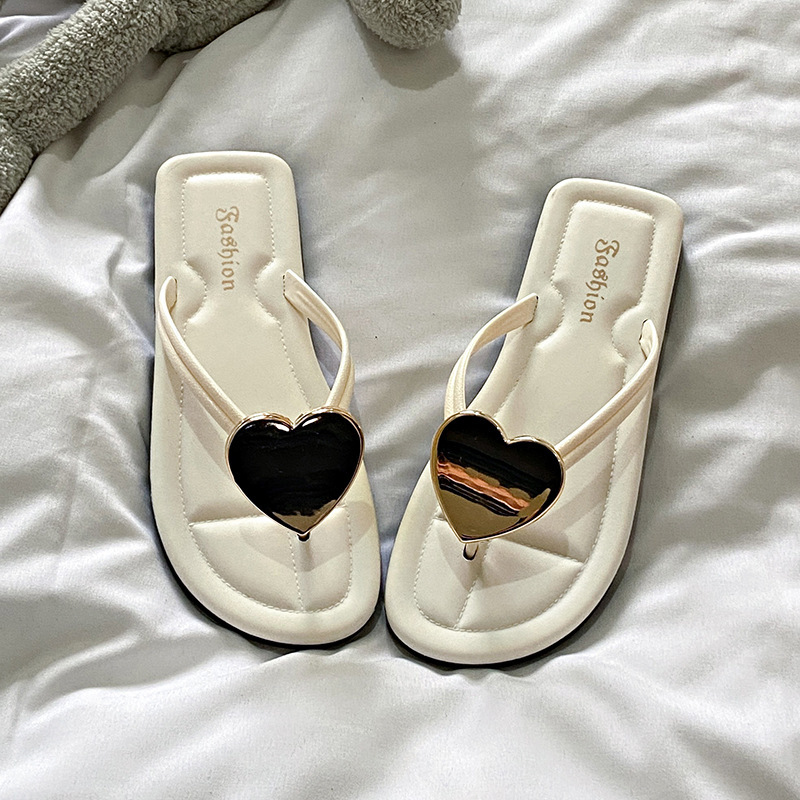 Nuevas chanclas de primavera y verano para mujer, zapatos de playa al aire libre simples y versátiles en forma de corazón melocotón, sandalias y zapatillas a juego de moda para niñas