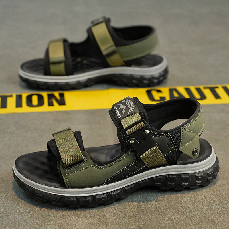 Sandalias romanas para hombres verano 2025 nuevo tipo de neumáticos antideslizantes con suela gruesa Velcro 2 - en - 1 sandálias de playa