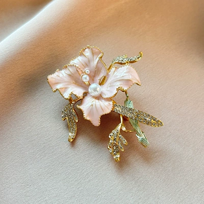Chinese-Style Pearl Flower Tassel Brooch for Women, Exquisite Rhinestone Enamel Brooch, Retro Suit Qipao Pin, Trendy (Yaxa sancaqları) - 941