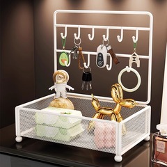 玄関の鍵収納ボックスの入り口には、下駄箱の上に飾られた棚のテーブルの上に壁を掛けてバスケットを整理します。