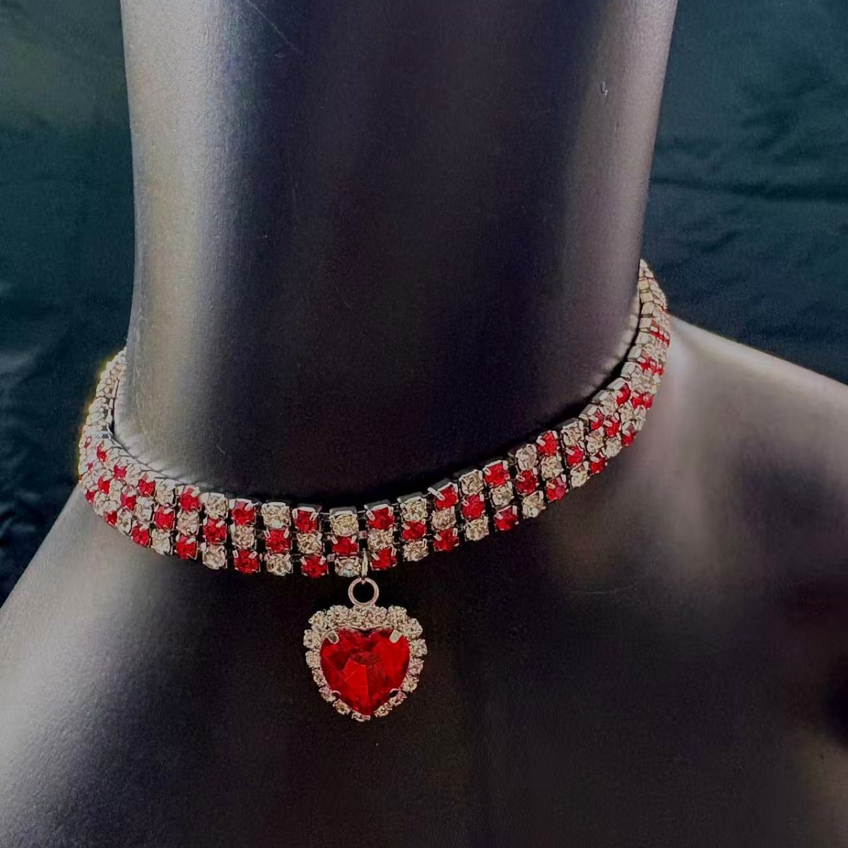 2026 New High-Quality Collar Necklace, Heart-Shaped Crystal Necklace, Pink Blue, Black, Red Rhinestone Necklace