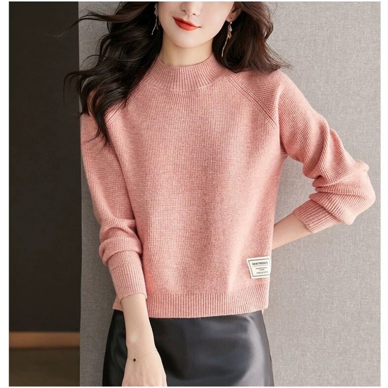 Demi-season short red sweater