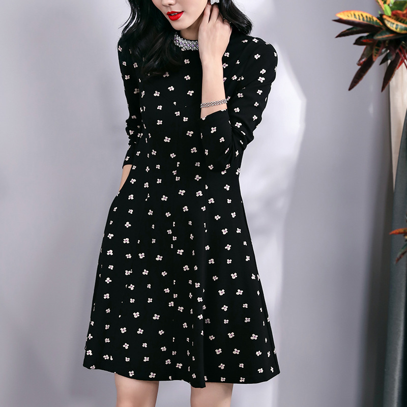 73753 Autumn New Women's Half-High Collar Dress with Heavy Beading and Plum Blossom Print, Slimming Waist, Flared Skirt, Long Sleeves 73753 Autumn New Women's Half-High Collar Dress with Heavy Beading and Plum Blossom Print, Slimming Waist, Flared Skirt, Long Sleeves