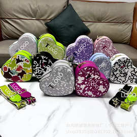 2024新款欧美风女包流行印花单肩包minibags时尚爱心包外贸斜挎包