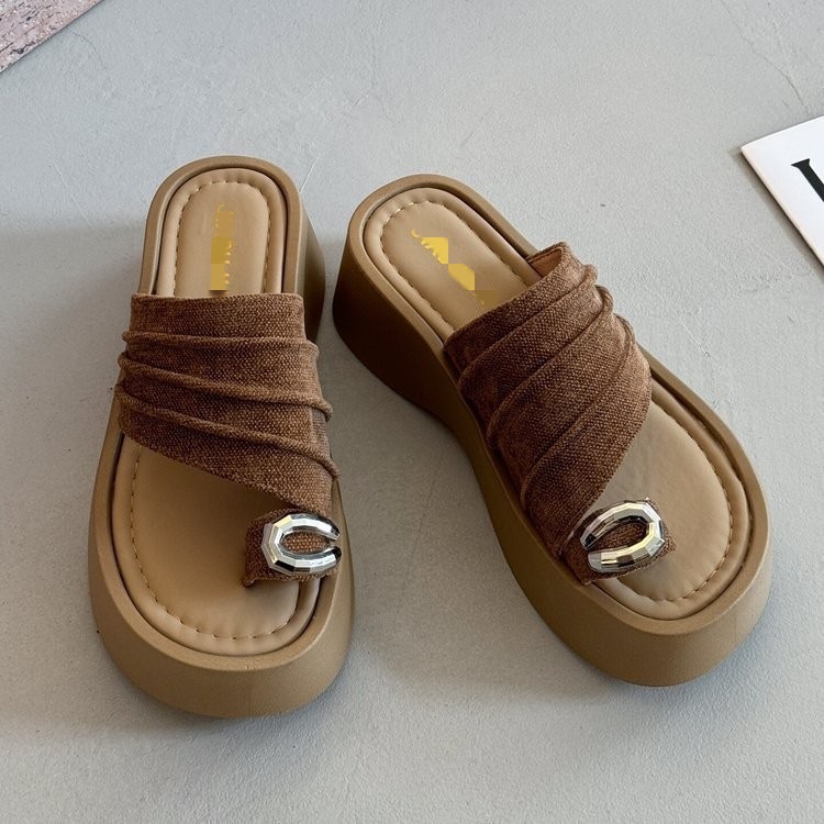 Zapatillas de fondo grueso para mujeres con falda 2026 verano nuevo pliegue con dedos de mano zapatillas de playa suaves image 8