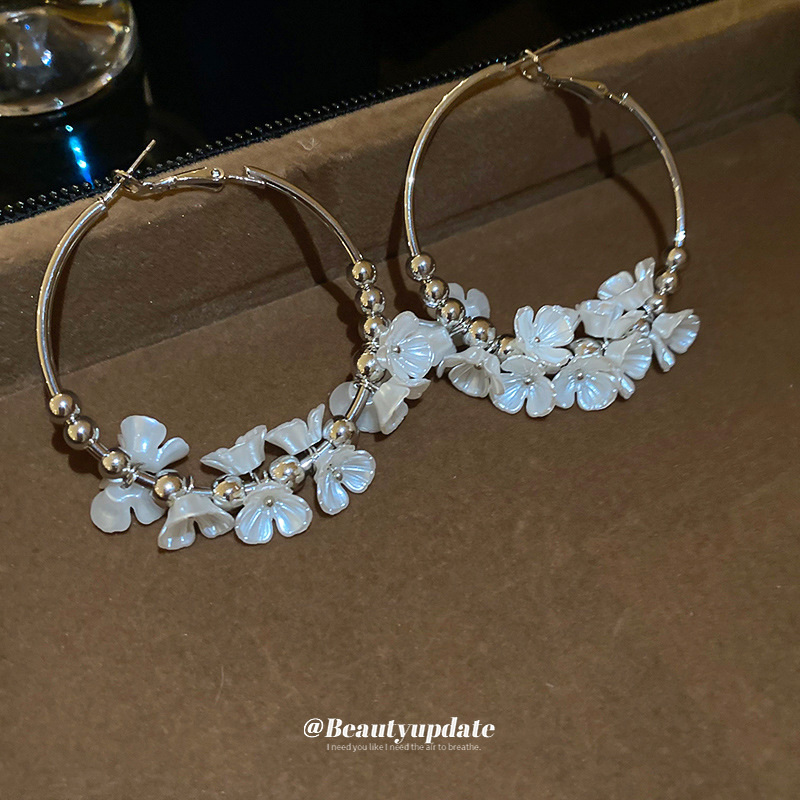 Pendientes redondos de flores de acrílico con aguja de plata, lujo ligero, sentido de alta gama, pendientes de moda simple transfronteriza, pendientes de nuevo estilo