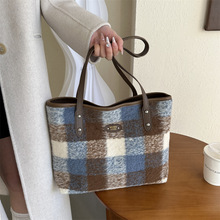 今年流行时尚韩版手提包2025春季新款百搭格纹单肩腋下包托特包女