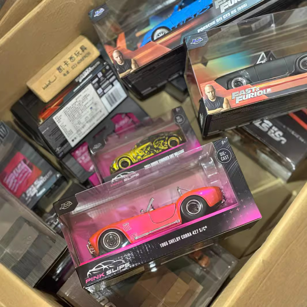 JADA auténtico velocidad y pasión 1: 32 Toyota simulación de aleación modelo de automóvil adornos juguetes coleccionables pueden ser distribuidos