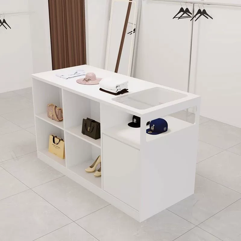 Витрина-манекен с 5-ярусным островом, изысканным декором, женскими аксессуарами, модной вешалкой, стеклянным столом.