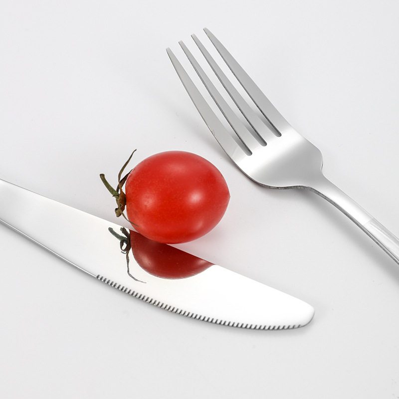 Juego de vajilla de 24 piezas de cuchillo y tenedor de acero inoxidable de venta caliente transfronteriza caja de regalo cuchara de comida occidental de Amazon dorada chapada en titanio