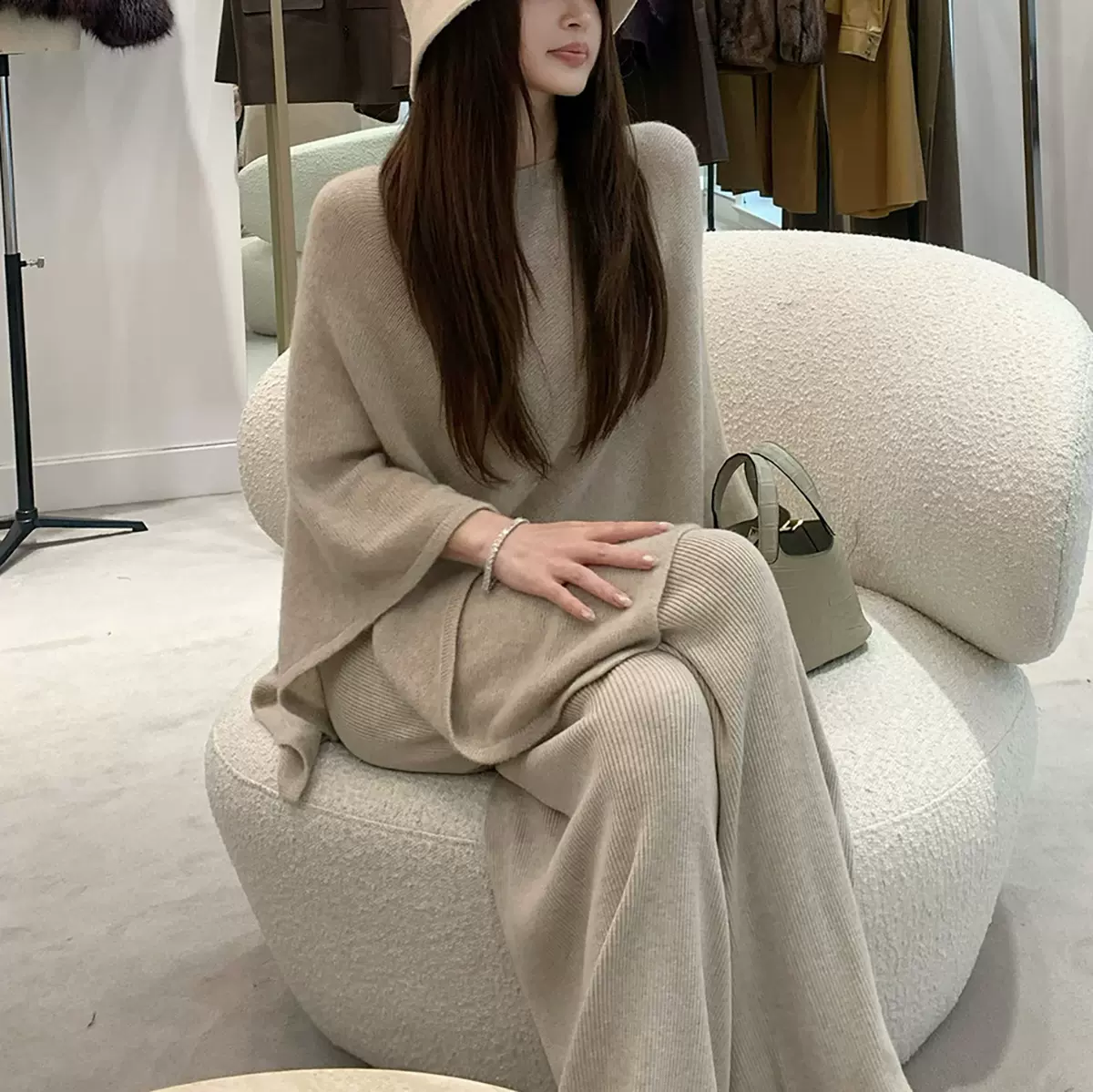 慢调巴黎_静奢老钱感 不规则针织上衣秋装高级感斗篷披肩毛衣女