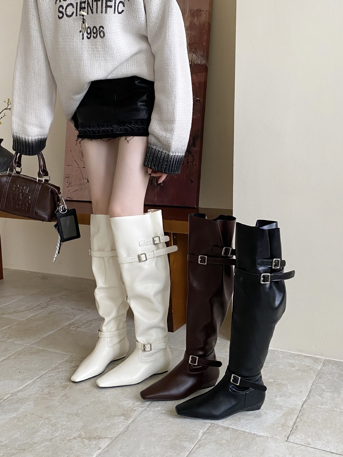 2025秋冬新款尖头粗跟矮跟气质显瘦法式时尚性感美绝女网红长靴