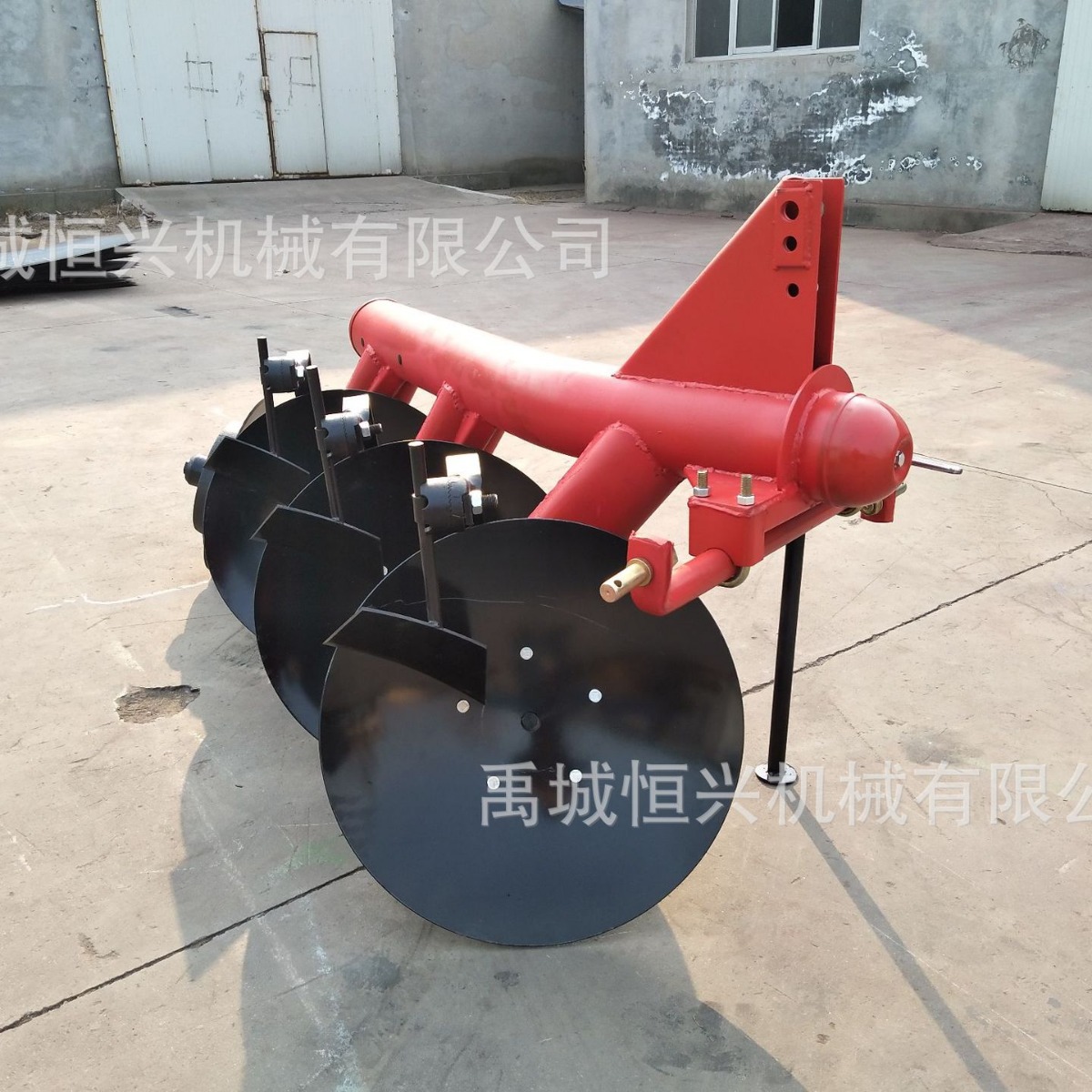 工厂供应小鱼圆盘犁  耕地翻土圆盘犁 农用四轮拖拉机悬挂犁 农用