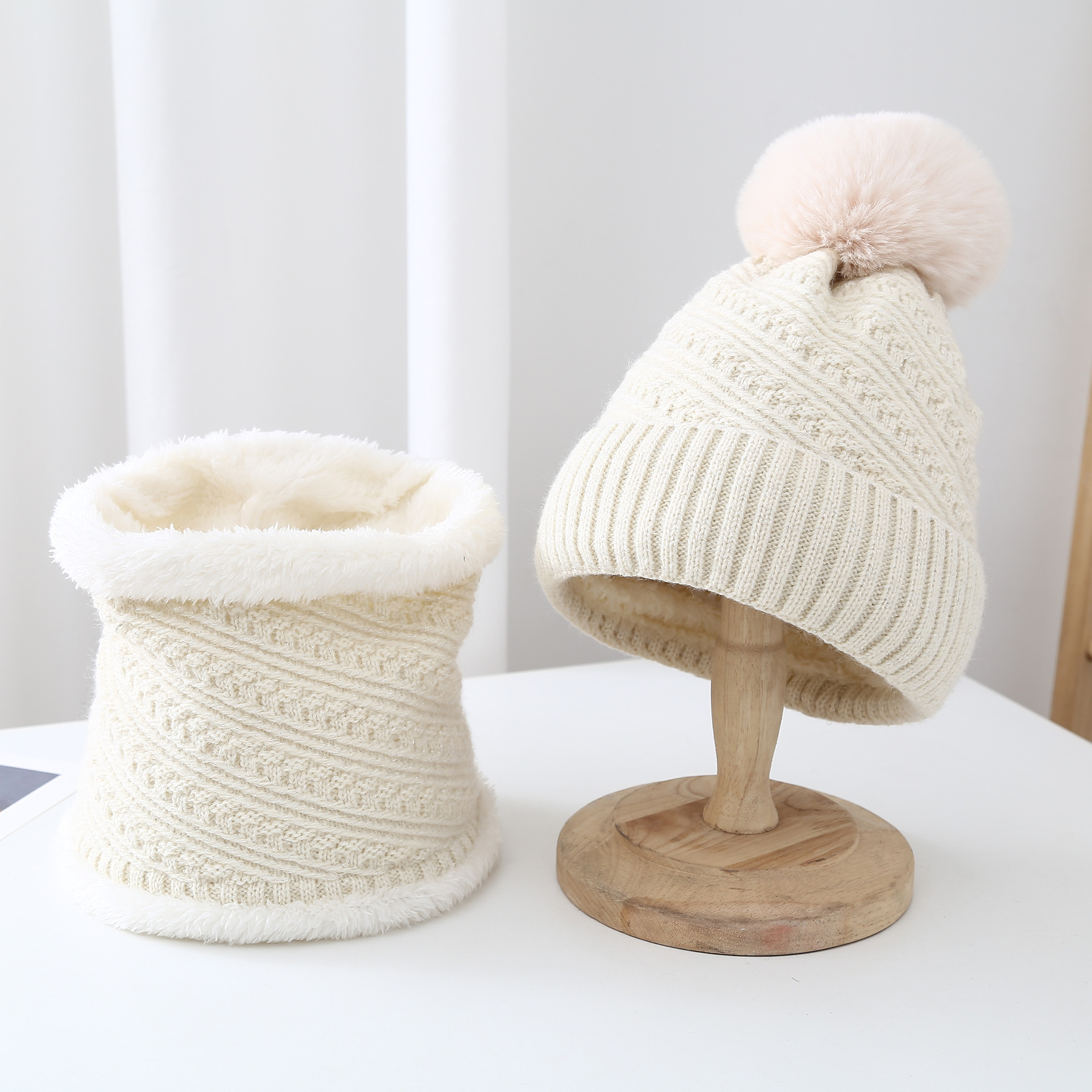 Sombrero bufanda de dos piezas de invierno de las mujeres estilo coreano color puro moda Otoño e Invierno cálido forro polar engrosado ciclismo de punto sombrero de lana image 10