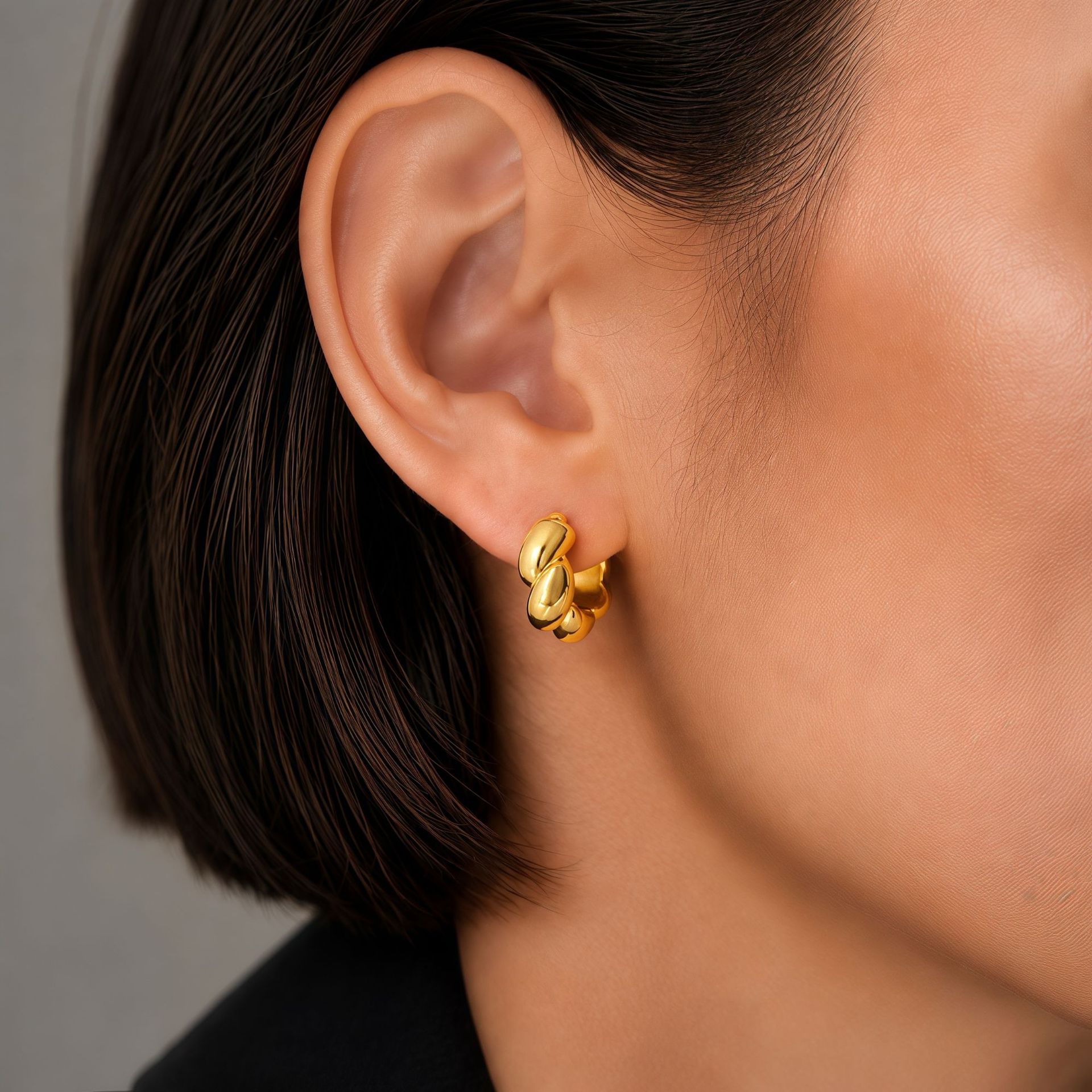 Cross-border 316 stainless steel gold small hoop earrings for women, European and American light luxury versatile ear cuffs, in-stock manufacturer OEM wholesale model
