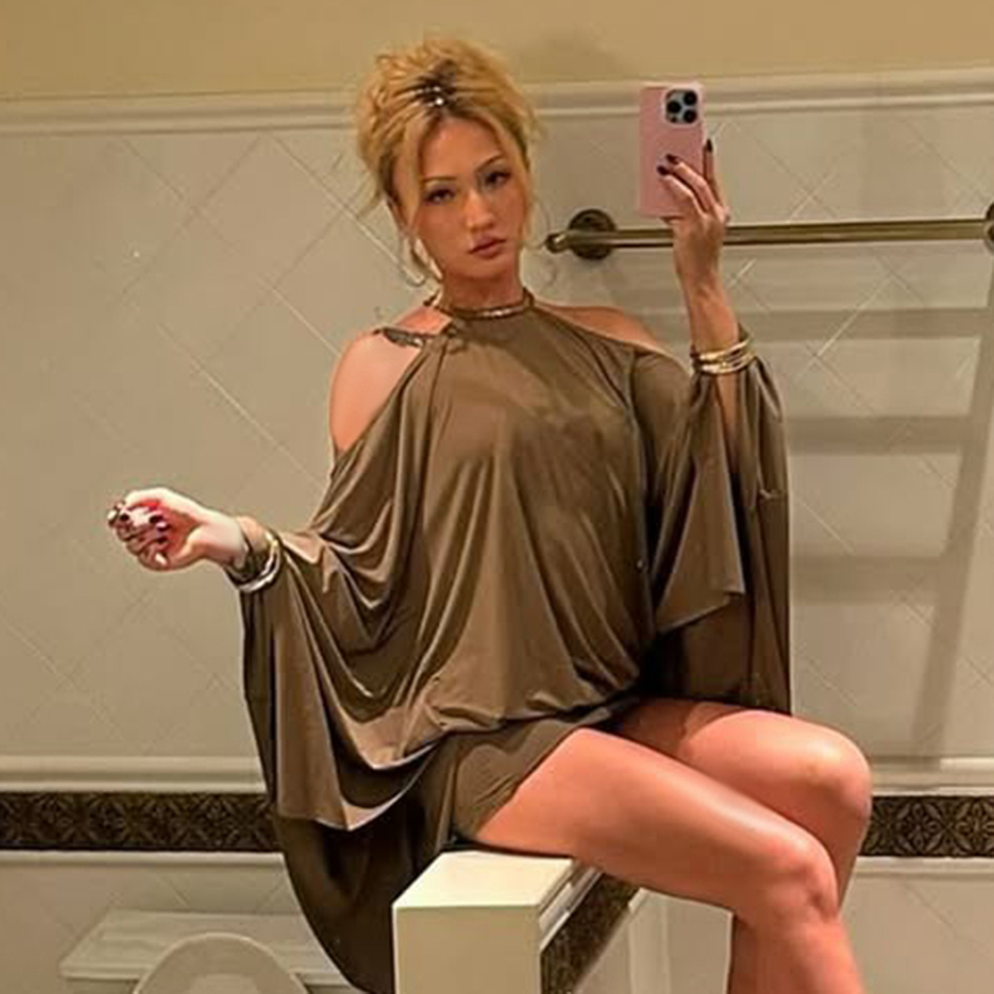 New European and American Hot Girl Style Off-Shoulder Exposed Backpack Hip Sexy Loose Bat-Sleeve Dress Design Halterneck Skirt