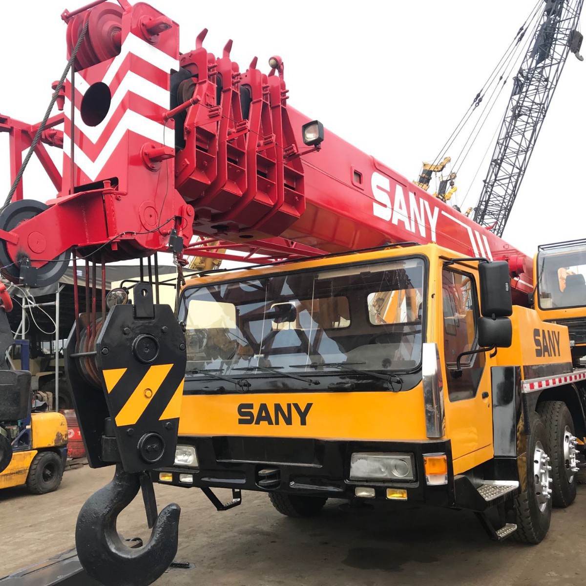 出售三一50吨汽车吊 中联50吨吊车 年份近 车况好 正常使用