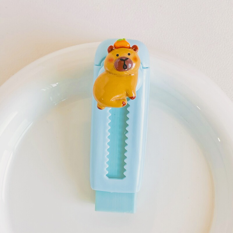 押し引き消しゴム小学生専用の絵の具を拭きます。|undefined