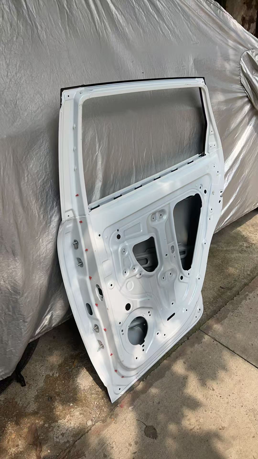 Suitable for the right rear door of the Arcfox T1. In stock for quick delivery, shipped by the manufacturer