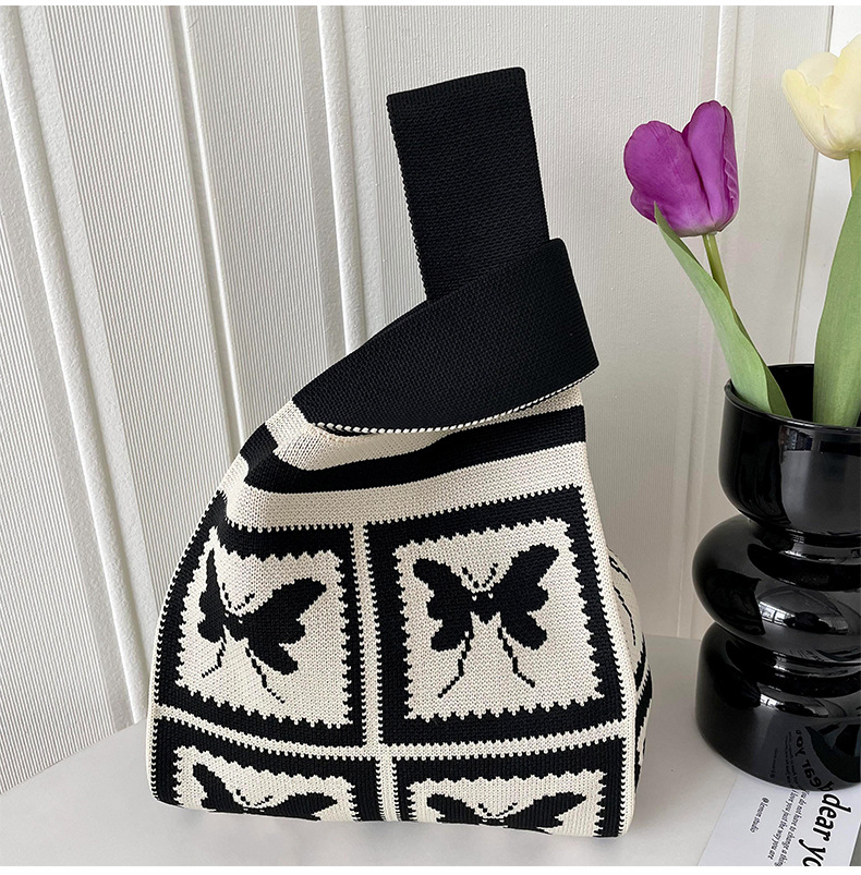 Casual, Daily, Shopping Occasion Women's Medium Polyester Heart Shape Flower Butterfly Streetwear Open Handbag