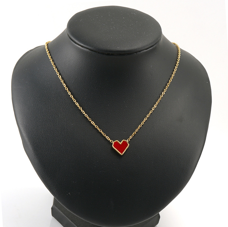 Retro Heart Shape Titanium Steel Enamel Pendant Necklace display picture 5