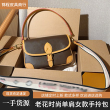 2026新款老花翻盖手拎包时尚日常百搭斜挎包单肩包腋下包女包现货