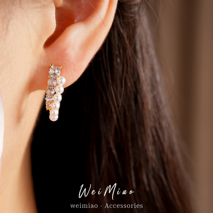 Agujas de plata de piedra de perla redonda perlas temperamento simple estilo estilo amplio pendientes ligeros de lujo alta sensación auriculares al por mayor