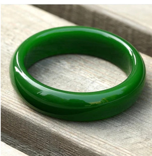 Will sell jade bracelet jasper Xinjiang jade bracelet green women's spinach green jade emerald color jade bracelet