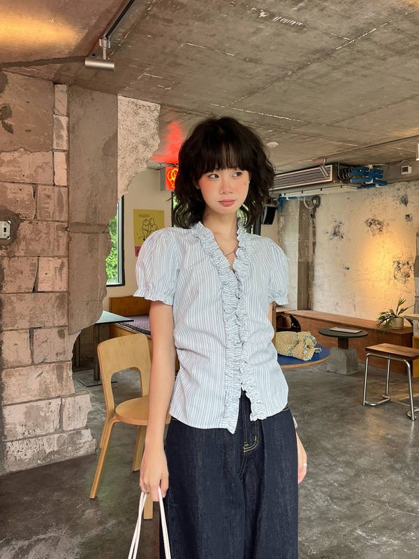 设计感条纹泡泡袖衬衫夏季新款韩系花边领收腰短袖上衣小衫|undefined