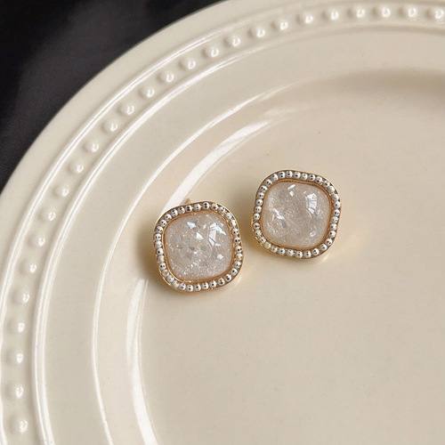 Retro Hong Kong style broken shell earrings for women niche design square oil drop earrings high-end fashionable ear jewelry